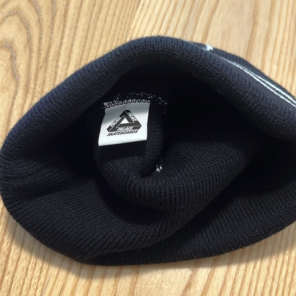 Palace Finger Up beanie NEW - Picture 4 of 4